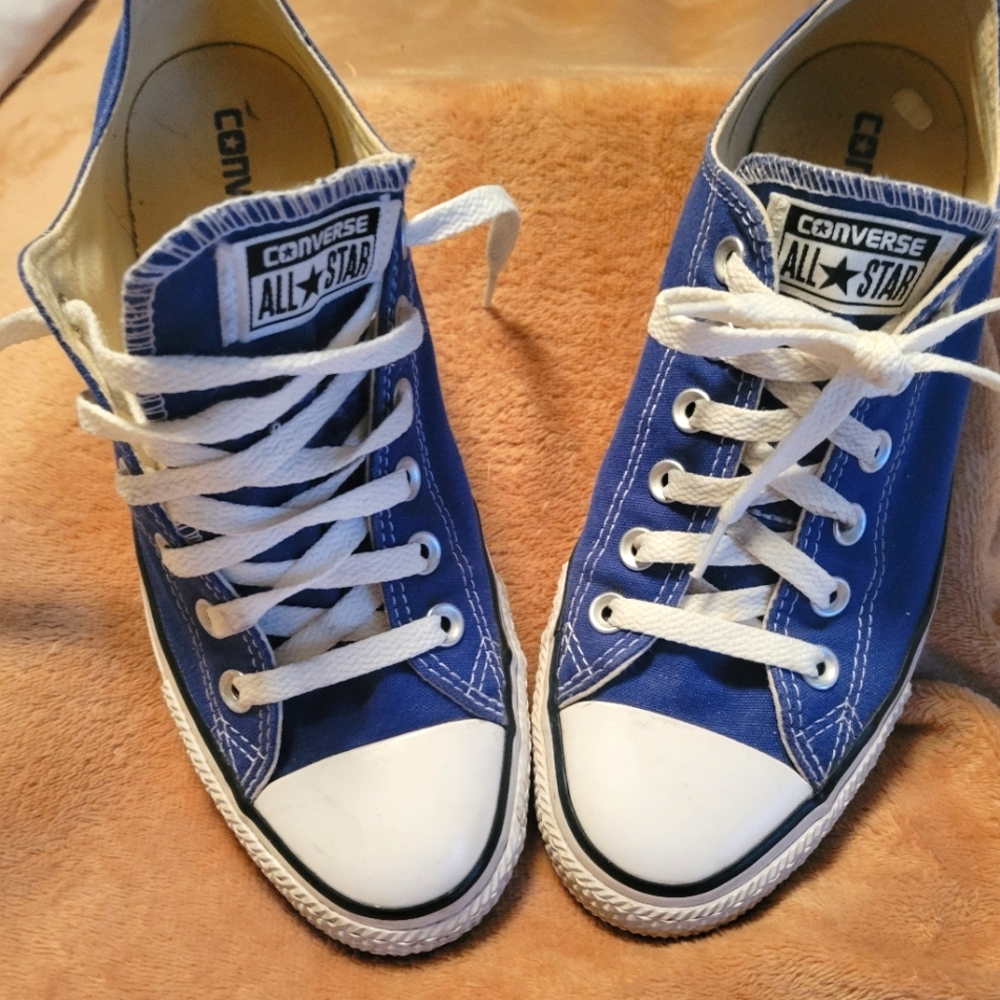 Womans Low Top Converse